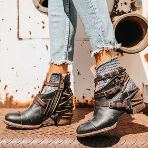 *IN SEARCH OF*: Freebird Crue in Navy size 9 or 10